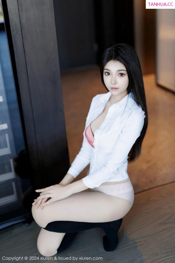  [XiuRen]高清写真图 2024.12.30 No.9682 初梦瑶 短裙美腿第41张图片